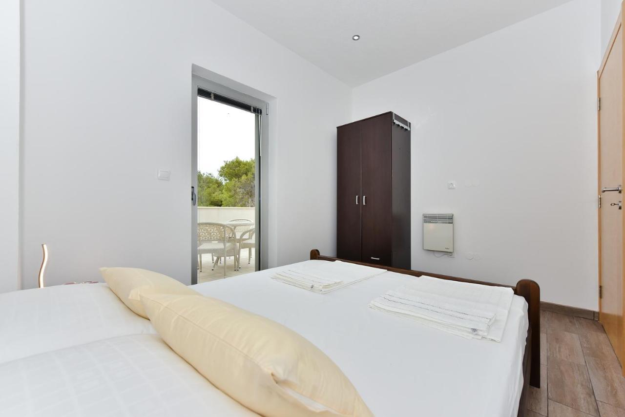 Apartmani Iva Vir Buitenkant foto